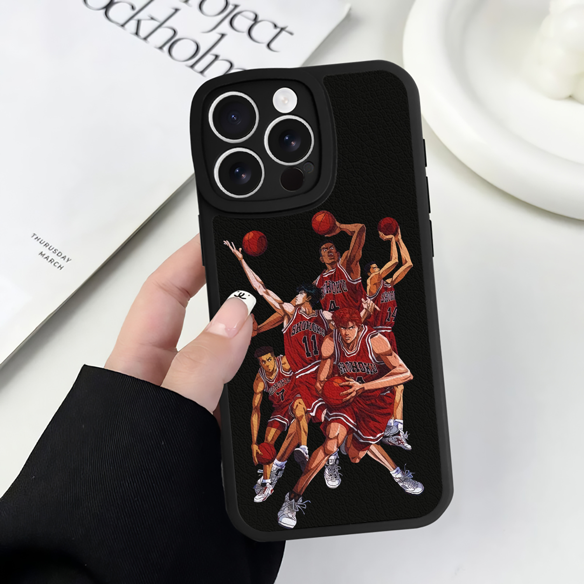（画像用） SLAM DUNK／スラムダンク 【iPhone 16シリーズ対応】シリコンスマホケース（レザー調） 材質：シリコン